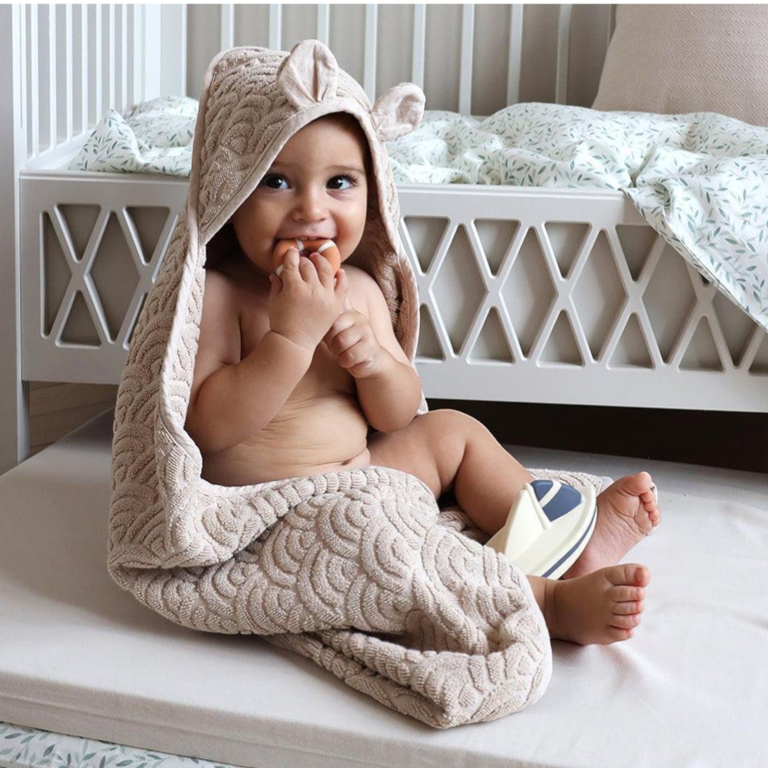 Cam Cam Copenhagen kūdikių rankšluostis su gobtuvu ir ausytėmis – GOTS – Almond