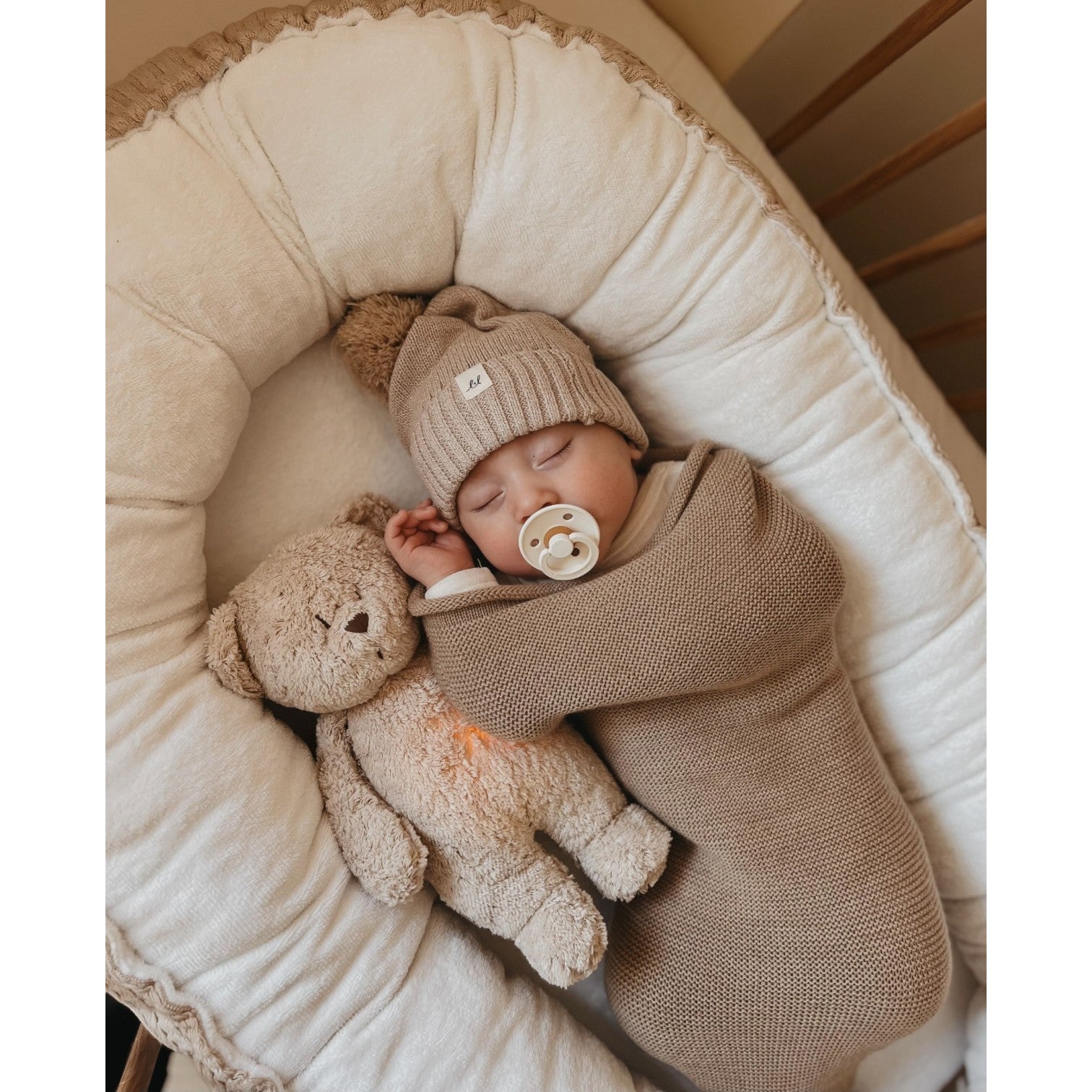 Moonie 2.0 Organic dainuojantis meškiukas - migdukas - TinyStore.lt
