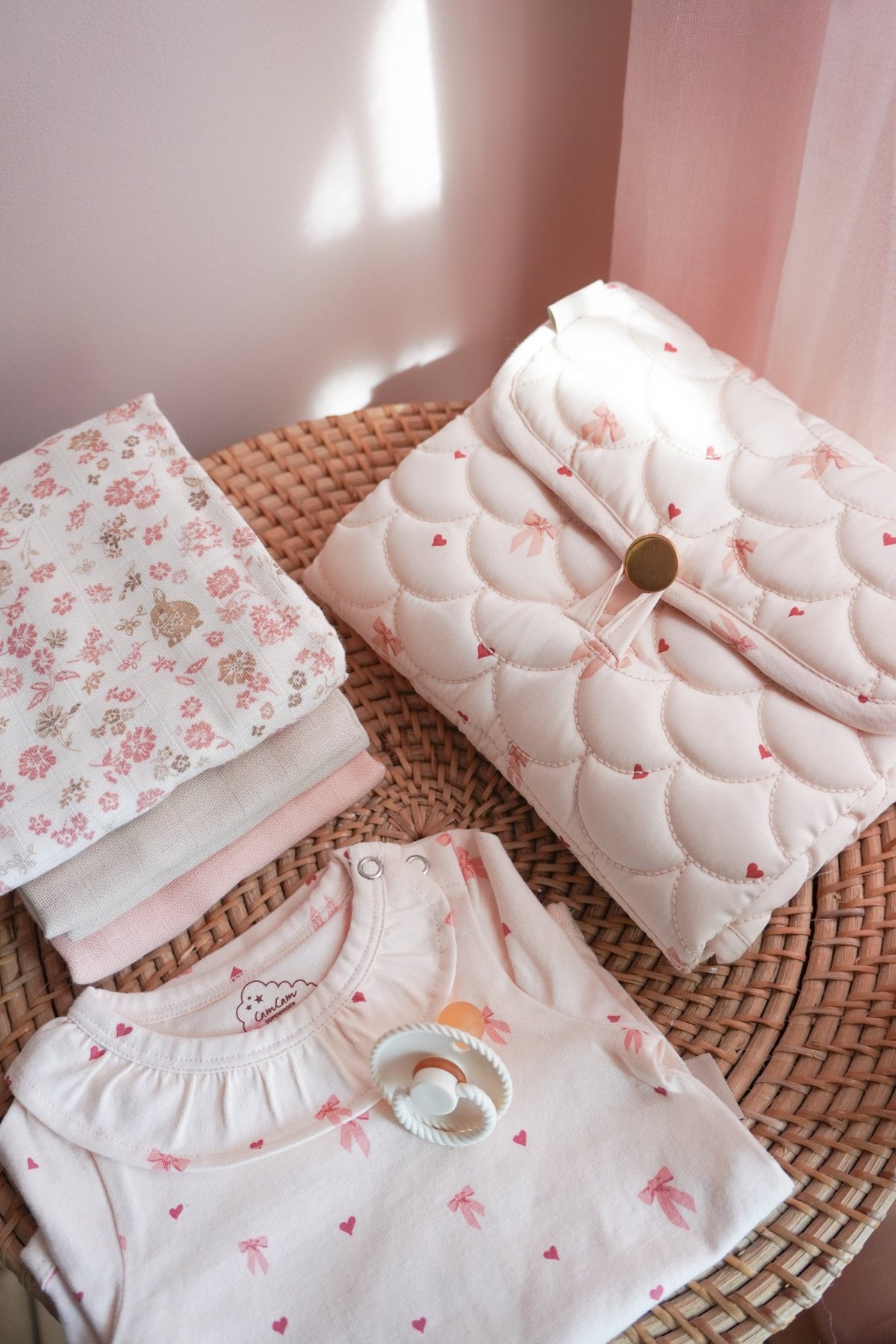 Cam Cam Copenhagen kelioninis vystymo kilimėlis (Quilted Changing Mat) – OCS – Bows - TinyStore.lt